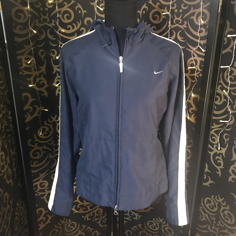 Nike lightweight jacket with pockets
